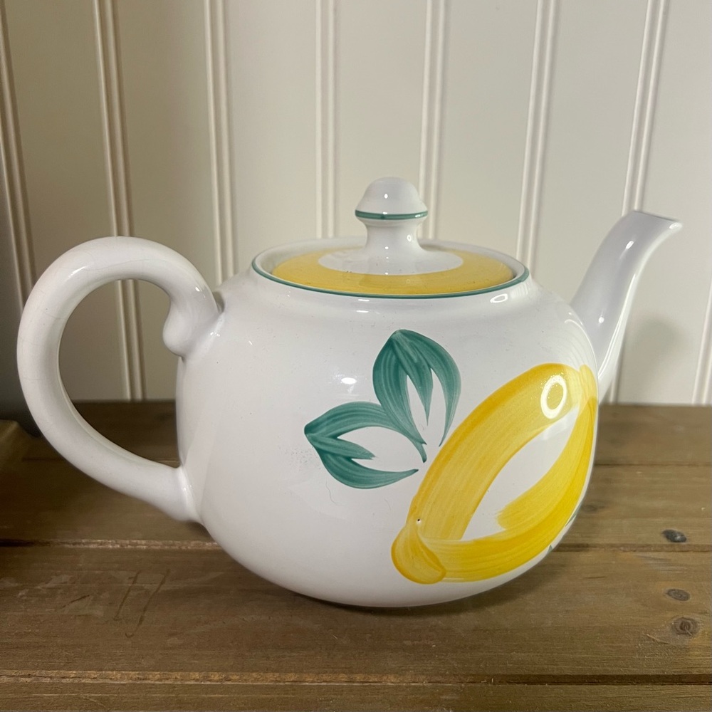 Hand painted Lemon Teapot - Picture 4 of 5